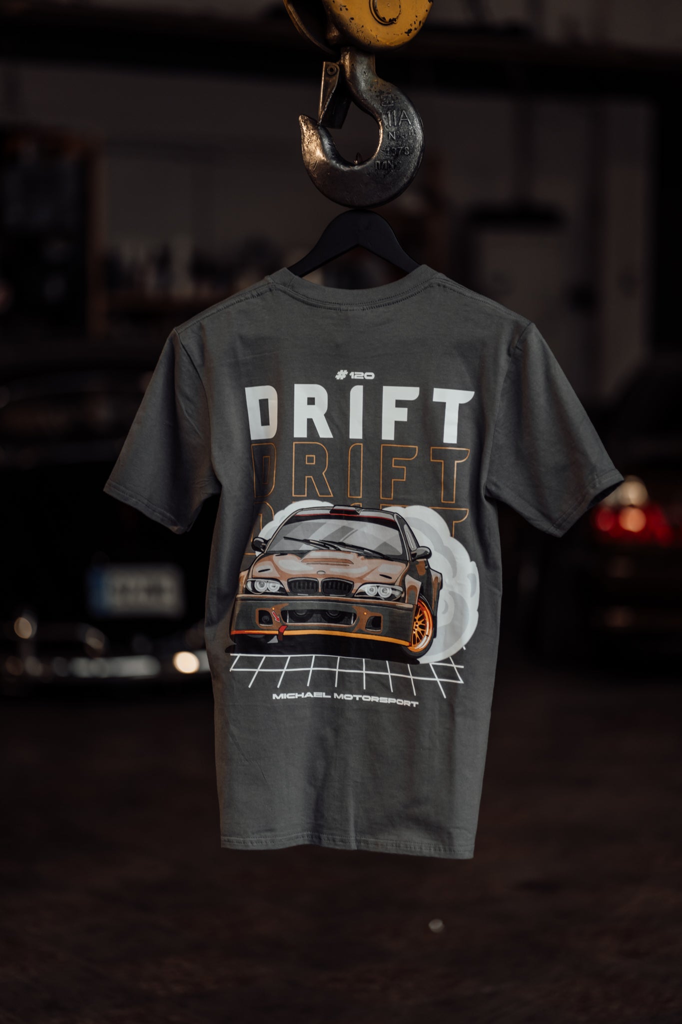 Michael Motorsport Driftiauto Disaniga T-Särk "DRIFT, DRIFT, DRIFT"